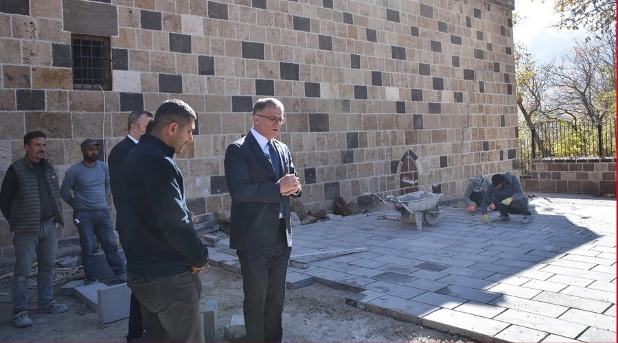 Van Valisi Ozan Balcı, Tarihi İzzettin Şir Camii Restorasyonunda Sona Yaklaşıldığını Açıkladı