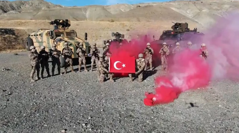 Kırsalda nefes kesen Özel Harekat tatbikatı
