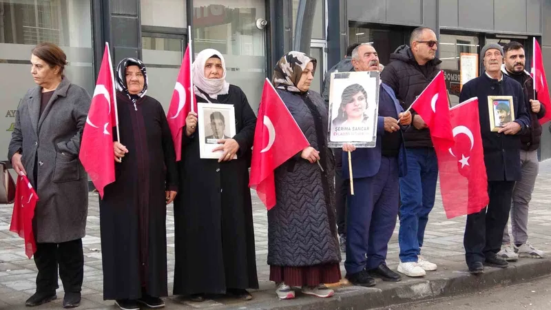Vanlı annelerin DEM Parti önündeki evlat nöbeti 114’üncü haftasında