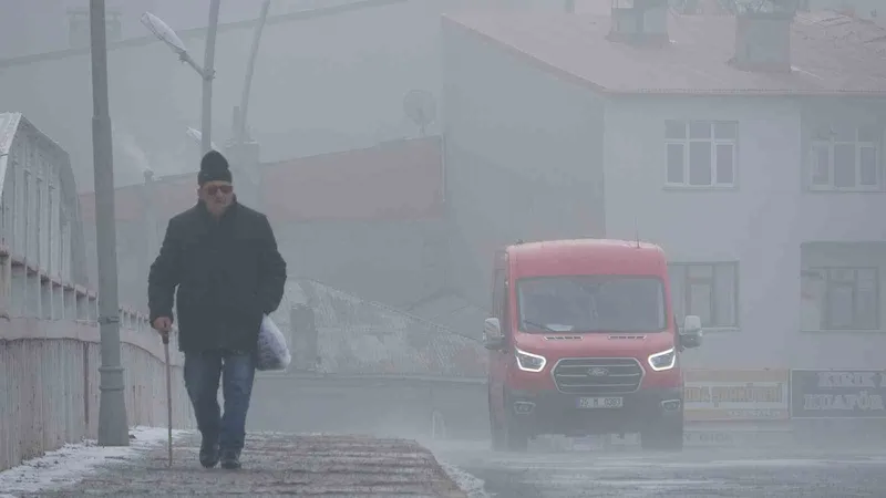 Yoğun sis sonrası kent adeta kayboldu

