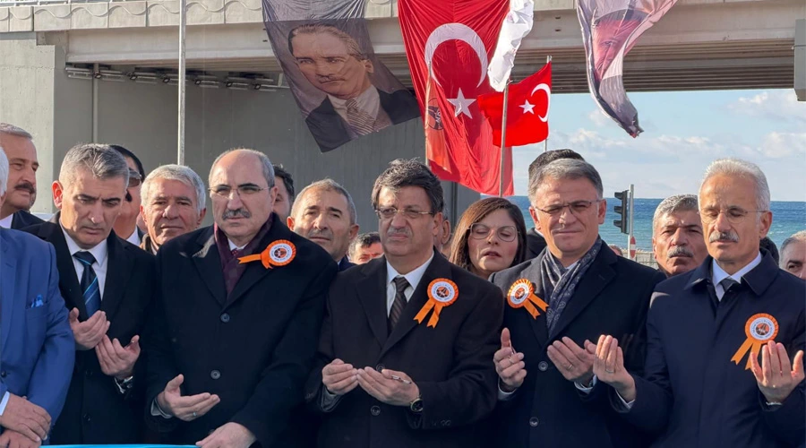 Van Çevre Yolu'nda Tarihi Açılış: 28 Kilometrelik Yol Trafiğe Açıldı, Şehir İçi Trafiği Rahatlayacak!