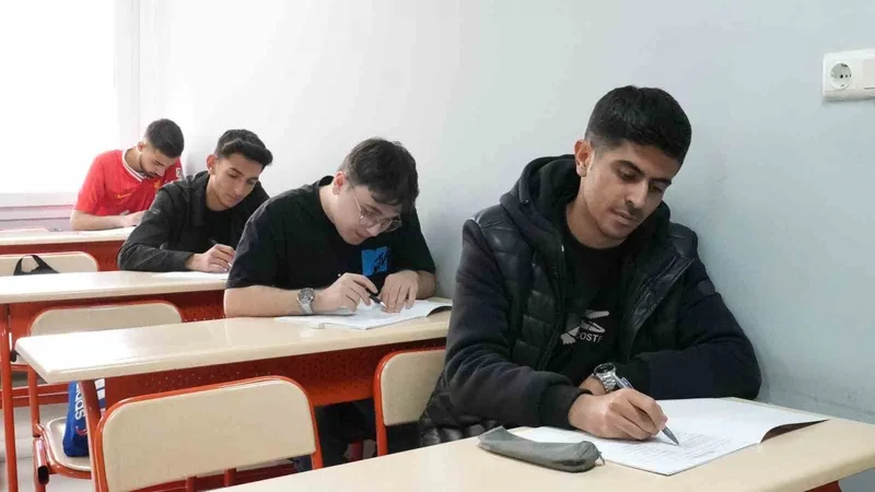 Elazığ’da 9 bin öğrenci sınavda ter döktü