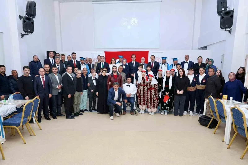 Engeller sevgiyle aşıldı: Ahlat’ta özel gün için anlamlı buluşma
