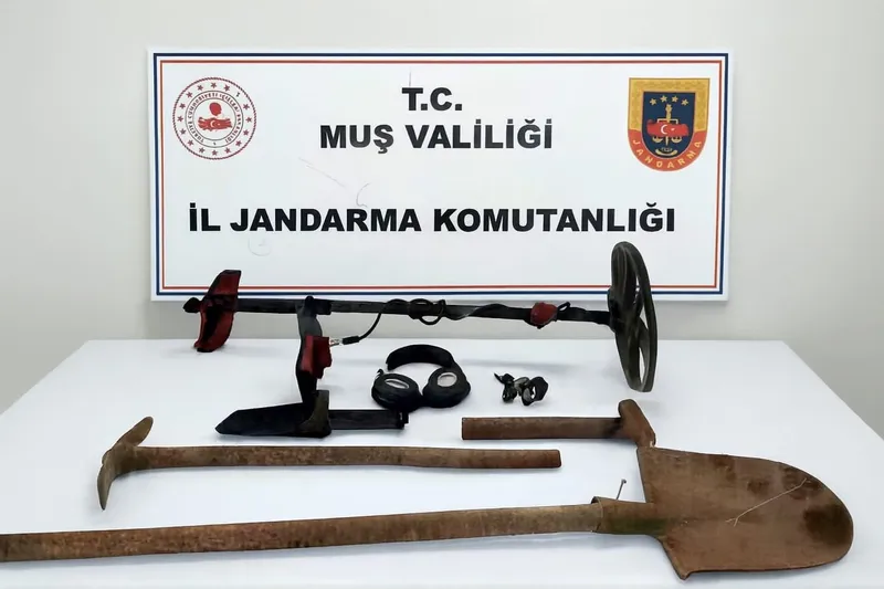 Muş’ta sit alanında kaçak kazı yapan 3 kişi yakalandı
