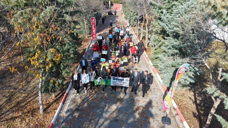 Elazığ Hipodromu’nda öğrenciler tekerlekli sandalye, görme ve işitme engeline yönelik parkurları deneyimledi
