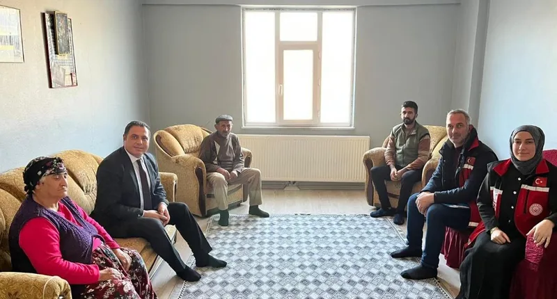 Kağızman’da şehit ve gazi aileleri ziyaret edildi
