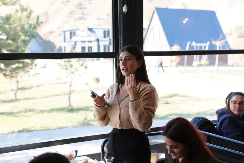 ‘Biz Bir Aileyiz’ Projesinde öğrencilerle buluşma
