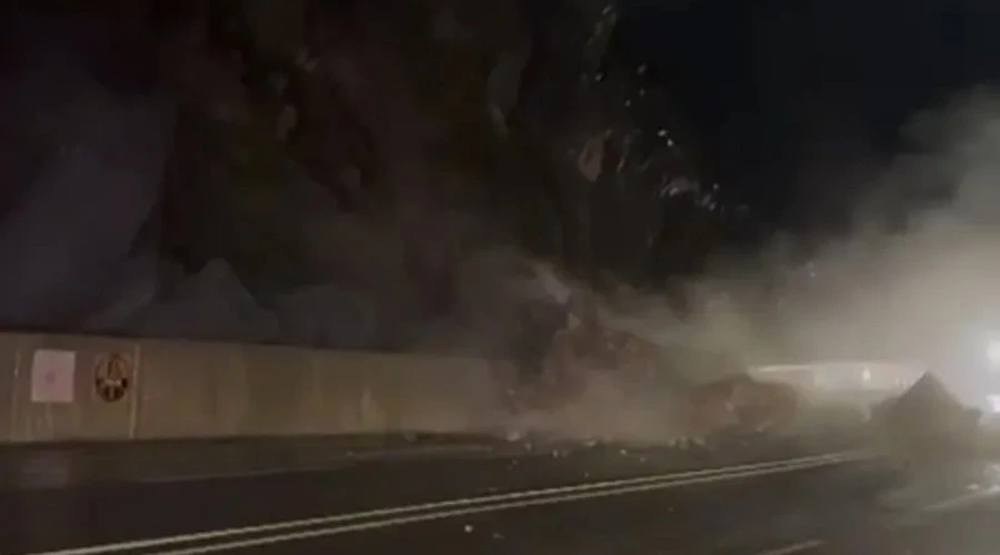 Hakkari-Van yolunda heyelan