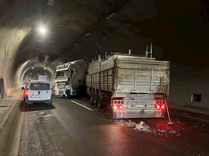 Erkenek Tüneli’nde trafik kazası: 1 yaralı
