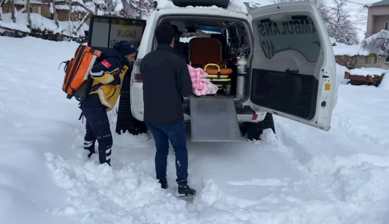 Muş’ta altı aylık bebek paletli ambulansla kurtarıldı
