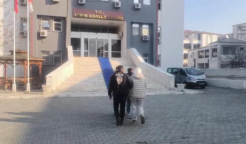 Iğdır’da çocukların müstehcen görüntülerini izleyen ve bulunduranlar ile  yasa dışı bahis reklamı yapan fenomenlere operasyon

