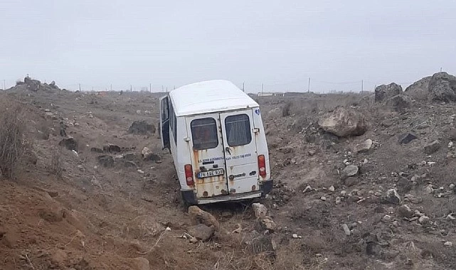 Iğdır’da öğrencileri taşıyan minibüs, şarampole yuvarlandı;  5’i öğrenci, 6 kişi yaralandı
