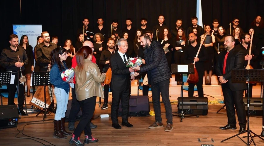 Van YYÜ Emekli Öğretim Üyesi İçin Muhteşem Vefa Konseri