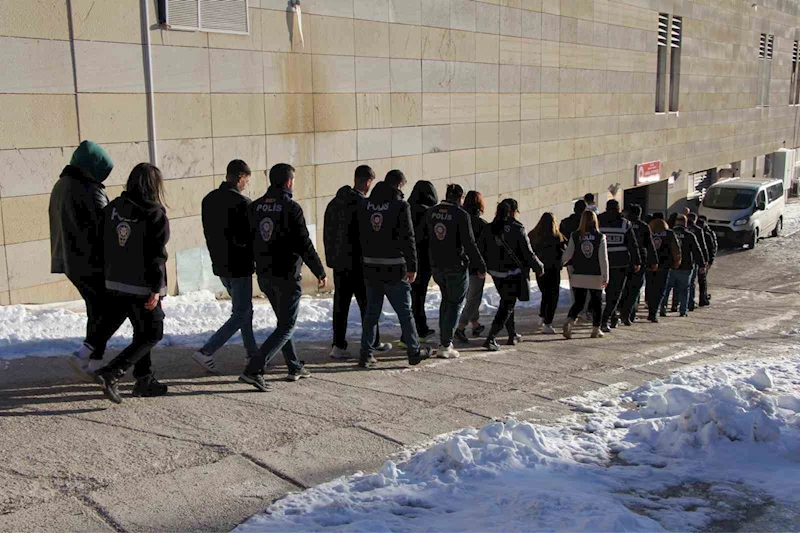 Elazığ merkezli 9 ilde dev siber dolandırıcılık operasyonu: 1 milyar liralık vurgun ortaya çıkarıldı
