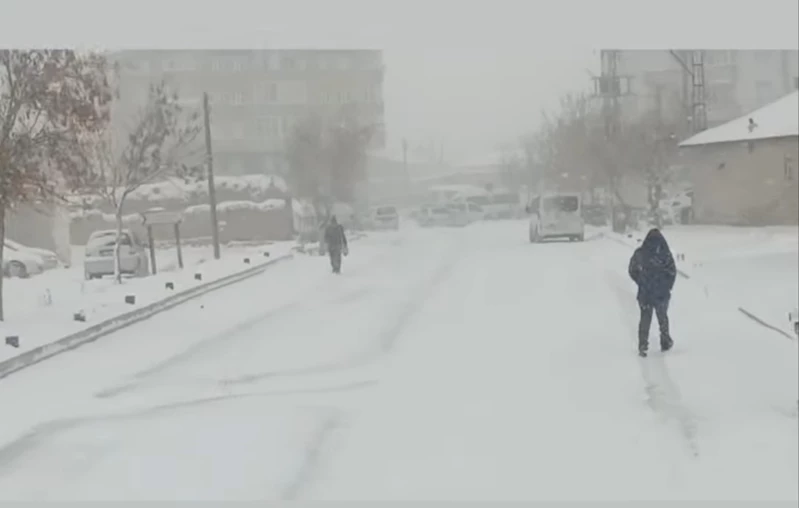 Özalp’te termometreler eksi 24 dereceyi gördü