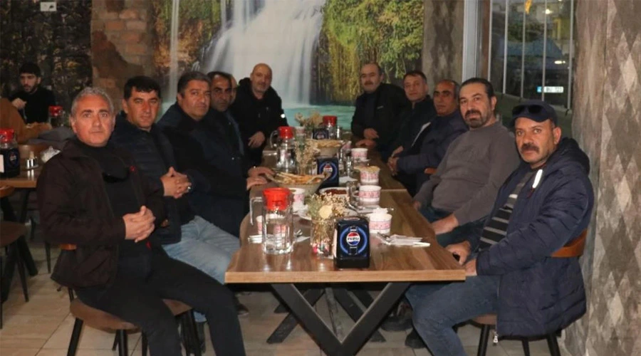 Gevaş Lisesi 1993 Mezunları Ramazanda Nostalji Dolu İftarla Bir Araya Geldi