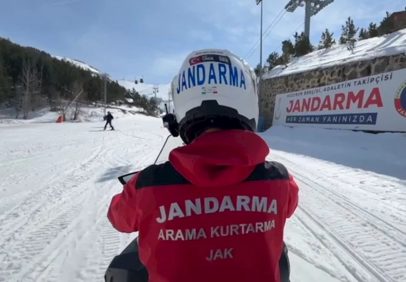 Jandarma ekipleri Palandöken Kayak Merkezi’nde denetimlerini sürdürüyor
