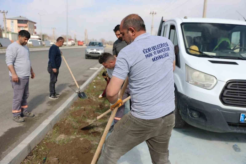 Iğdır’da bayram öncesi peyzaj ve temizlik çalışması yapılıyor
