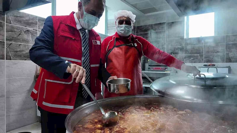 Bingöl’de 256 hanede bin 48 kişiye her gün sıcak yemek dağıtılıyor
