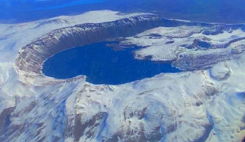 Nemrut Krater Gölü havadan görüntülendi
