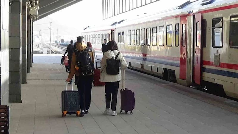 Doğu Ekspresi’nde bayramı yoğunluğu
