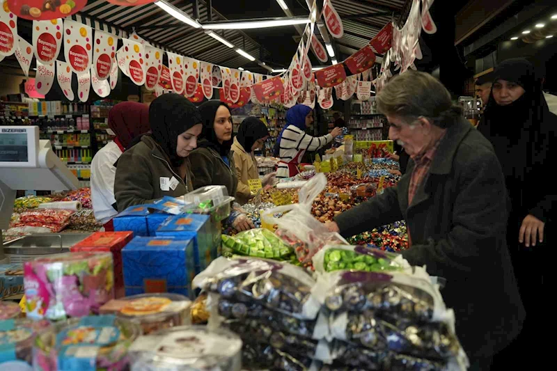 Bayram şekerleri ve çikolatalar tezgâhları renklendirdi
