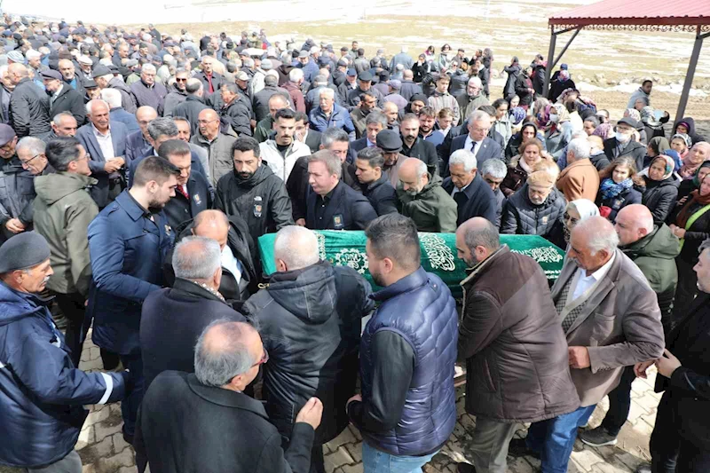 Vefat eden Cemevi Dedesi Eroğlu, son yolculuğuna uğurlandı
