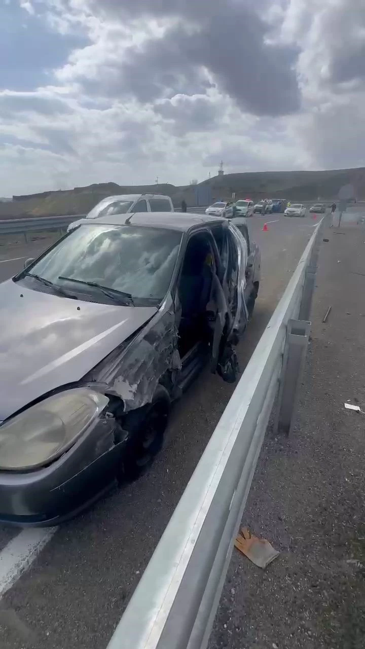 Bingöl’de trafik kazası: Aynı aileden 5 kişi yaralandı
