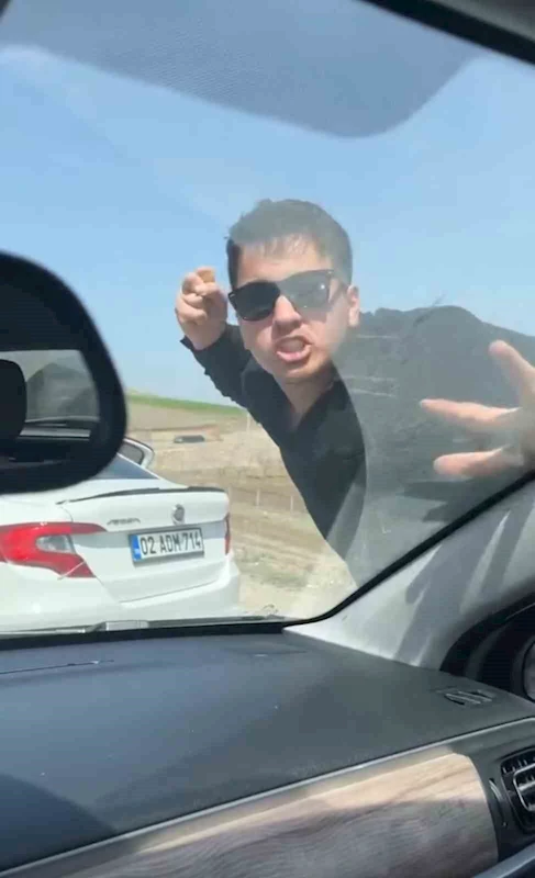 Elazığ’da sürücünün saldırıya uğradığı anlar kamerada
