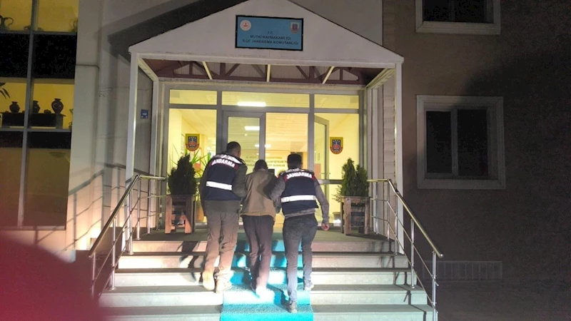 25 yıl hapis cezası olan şahıs jandarma tarafından yakalandı
