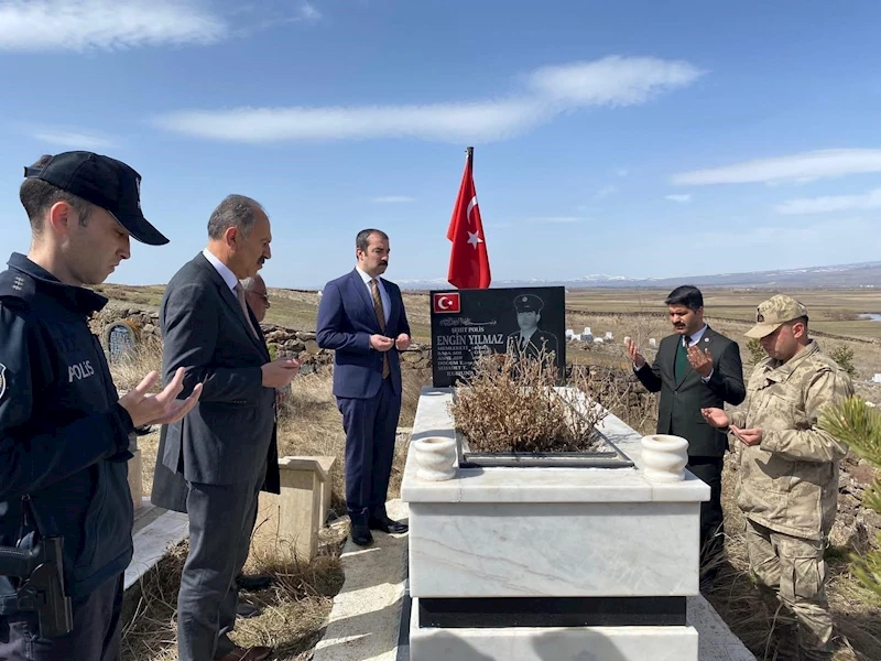 Kaymakam Akköz’den şehit kabirleri ve ailelerine bayram ziyareti

