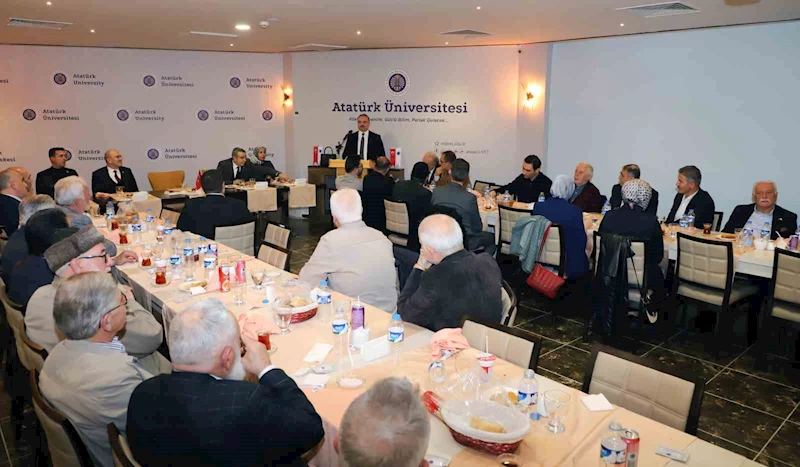 Rektör Hacımüftüoğlu, öğrenci odaklı çalışmalar yürüten STK temsilcileriyle iftarda buluştu
