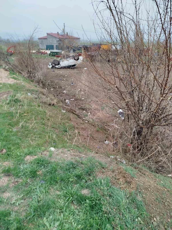 Elazığ’da iki araç çarpıştı, biri bahçeye uçtu: 6 yaralı
