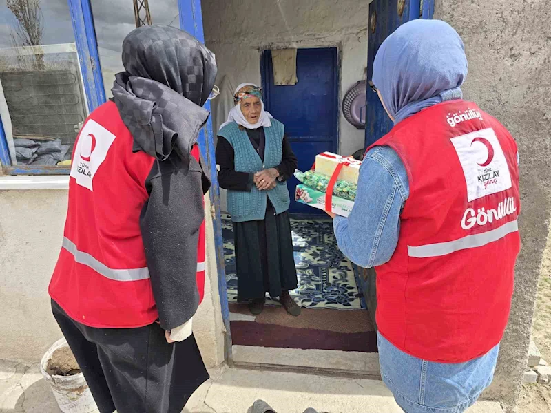Ağrı Kızılay, Ramazan ayı boyunca 3200 kişiye günlük sıcak yemek dağıttı
