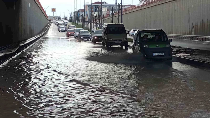 Malatya’da sağanak etkili oluyor: Yollar göle döndü
