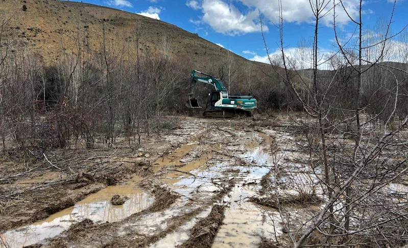 Erzincan’da kar sularının erimesiyle taşkınlar meydana geldi
