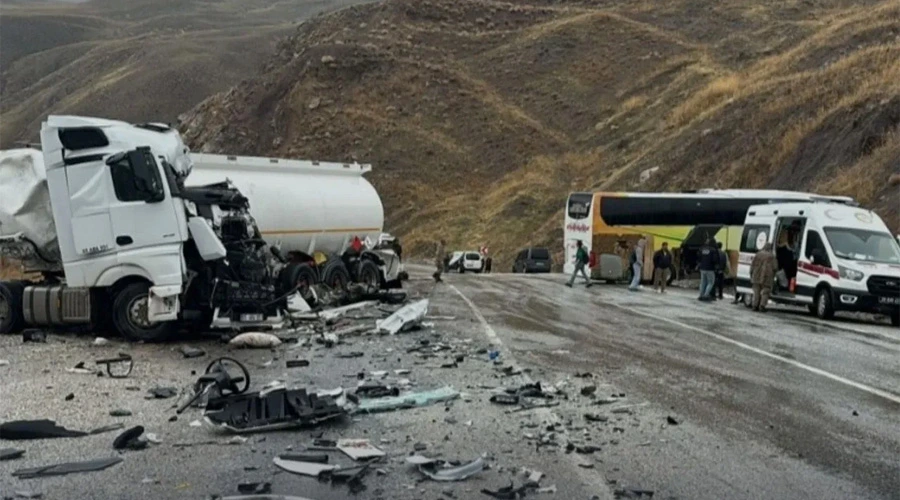 Hakkari - Van Karayolunda Feci Kaza: 1 Ölü, 7 Yaralı