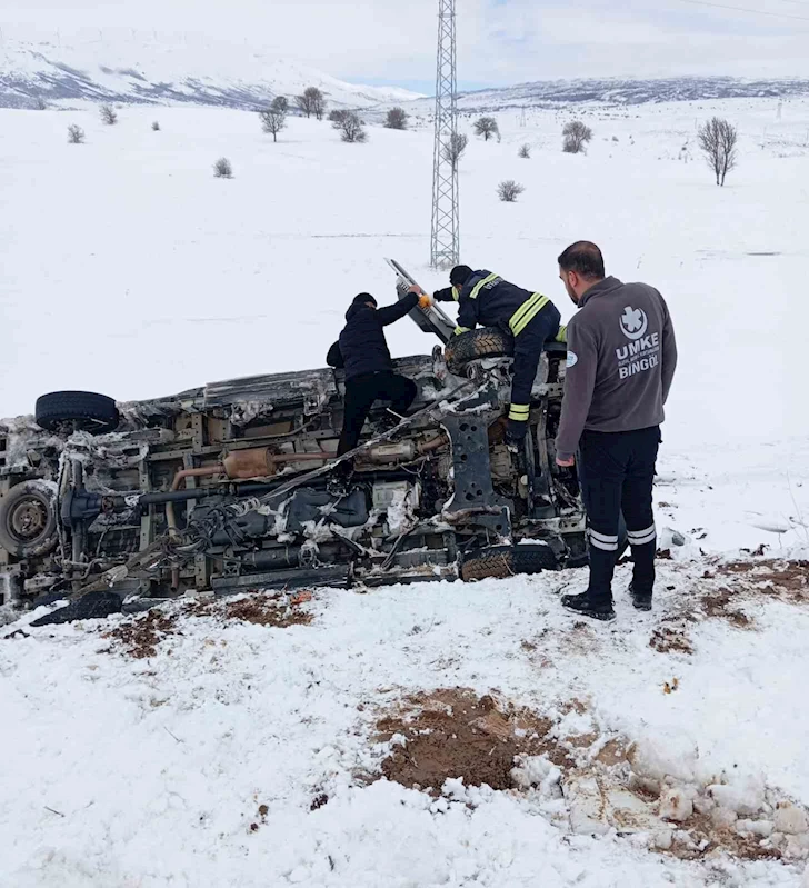 Bingöl’de hasta taşıyan ambulans kaza yaptı: 5 yaralı
