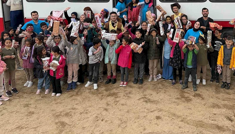 Köy okulundaki öğrencilere sürpriz
