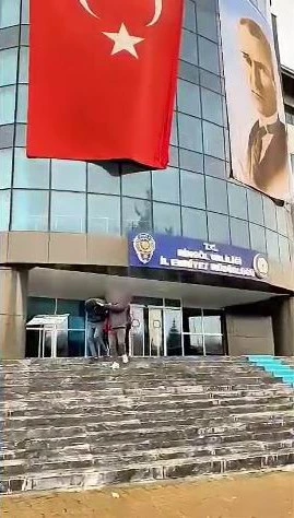 Bingöl’de sosyal medya üzerinden vatandaşları dolandıran 2 kişi yakalandı
