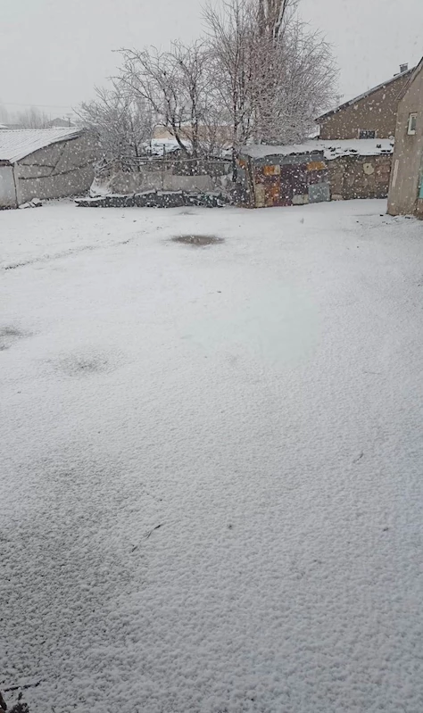 Bulanık’ta nisan karı şaşırttı
