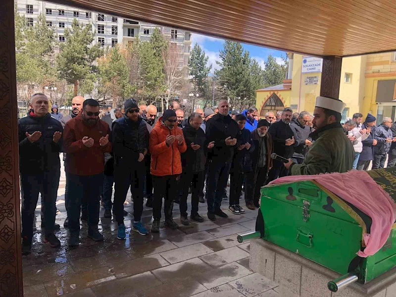 Güven Uşun’un anne acısı
