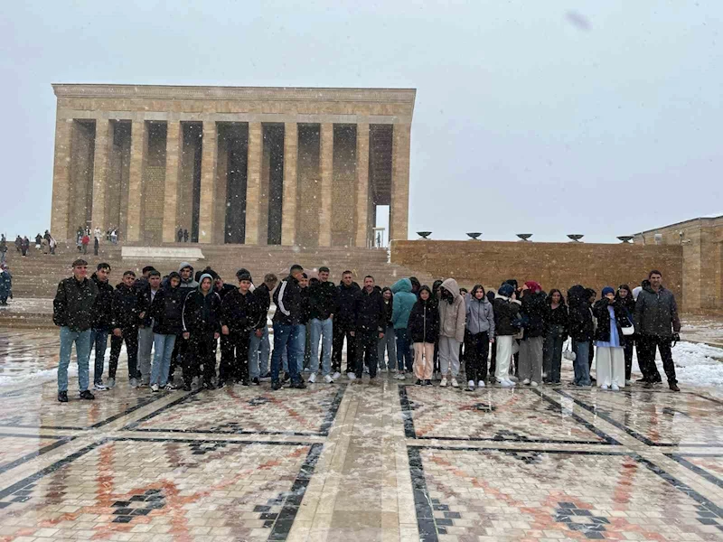 Pertekli öğrenciler Anıtkabir’i gezdi
