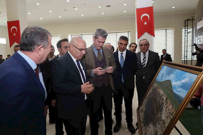 Ağrı’nın tarihi ve doğal zenginlikleri fotoğraf sergisinde buluştu
