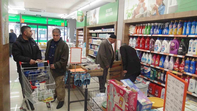 Ahlat’ta vatandaşlar boykot çağrısına uymadı
