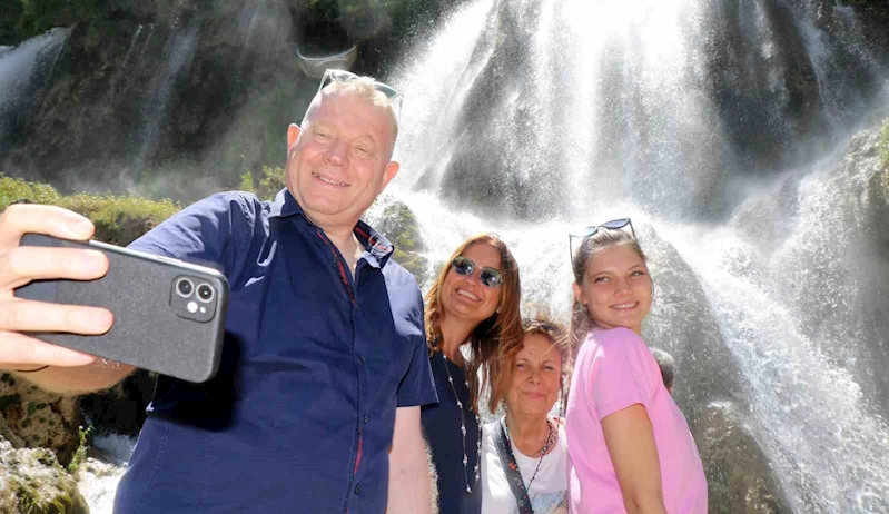 Girlevik Şelalesi bayramda vatandaşların uğrak yeri oldu
