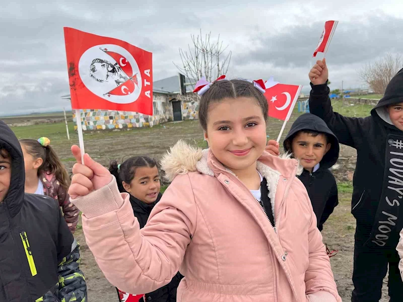 Kars’ta köy okulunda 23 Nisan coşkusu
