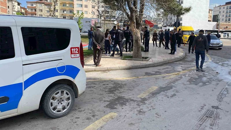 Husumetlisini cadde ortasında bıçaklayan şüpheli yakalandı
