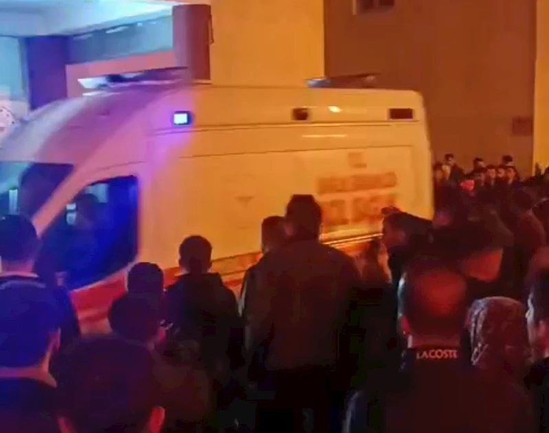 Hakkari’de devrilen kamyonun altında kalan şahıs hayatını kaybetti
