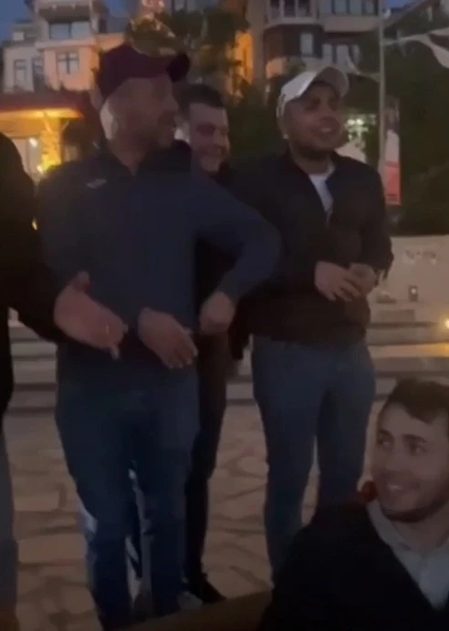 Elazığsporlu taraftarlar Kız Kulesine karşı 